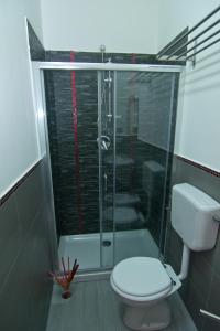 A bathroom at B&B Tifeo