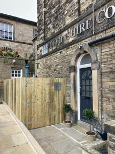 an entrance to a building with a wooden door at Central Skipton - Devonshire Court Apartment 2 in Skipton