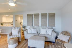 Φωτογραφία από το άλμπουμ του Huron Condo on Lake Erie with Balcony and Seating! σε Huron