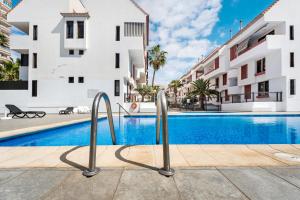Basen w obiekcie Family Duplex Altamira Playa Las Americas Tenerife South lub w pobliżu