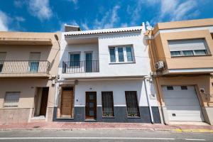 a large white house with a garage at La Venta Casa Rural in Benitachell