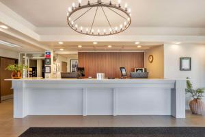 Vstupní hala nebo recepce v ubytování SureStay Plus by Best Western Enterprise + 29 fotografií