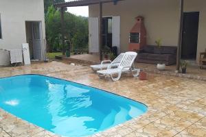 Πισίνα στο ή κοντά στο CASA DE CAMPO chácara com piscina LARANJEIRAS