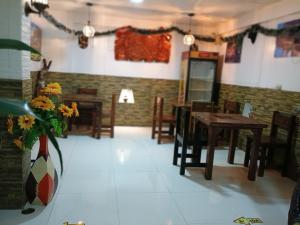 Um restaurante ou outro lugar para comer em Hostal killari Machupicchu
