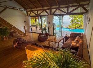 Bazén v ubytování Sundancefamily Paradise Villa nebo v jeho okolí