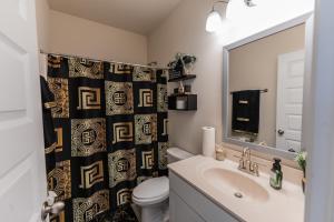 Bagno di Luxury Bedroom with Private Bath