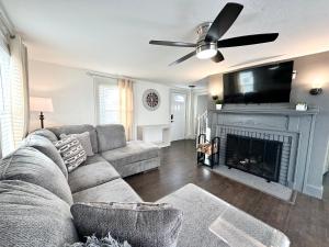 a living room with a couch and a fireplace at Vibrant City Home 4BD 2BA in Brockton