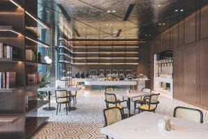 a restaurant with tables and chairs and a bar at Atour Hotel Shanghai Hongqiao International Exhibition Linkong Park in Shanghai