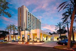 a hotel with palm trees in front of a building at San Diego Marriott Mission Valley in San Diego