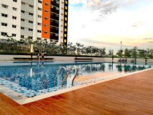 a swimming pool in the middle of a building at Alanis Residence Room Sepang KLIA Kota Warisan in Sepang