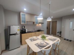 A cozinha ou cozinha compacta de The Cozy, 1 Bedroom Plus, Condo, Ayutthaya