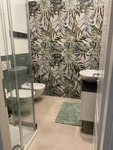 a bathroom with a shower and a toilet and a sink at NONSOLOMARE Wifi aria condizionata ascensore in Sanremo