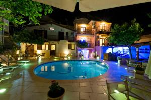 Bazén v ubytovaní Paradise Hotel alebo v jeho blízkosti
