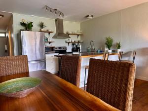 Kuchyň nebo kuchyňský kout v ubytování North Shore of Maui - 2bd-2bath
