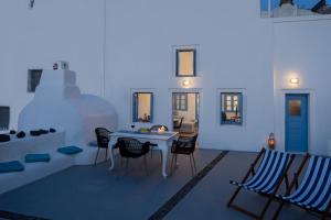 a dining room with a table and chairs at Aggelikis Traditional Cave House in Mesaria