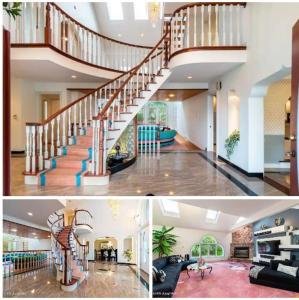 un soggiorno e una scala in una casa di Luxury Mansion Rentals in Niskayuna, NY (USA) a Schenectady