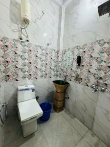 Hotel Sapphire Grand - Onyx Plaza tesisinde bir banyo