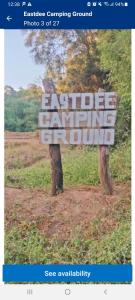 Znak z napisem "Eagle camping chronicling gun" w obiekcie Camping Ground @ Eastdee Lidlidda w mieście Lidlidda