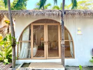 an entry to a house with a thatch roof at Tonsak Resort in Ko Samed
