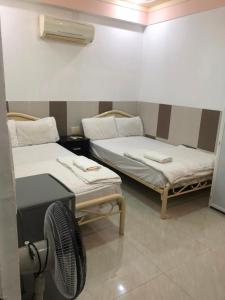 Una cama o camas en una habitación de Nam Dương 3 Hotel