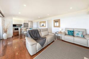 Eldhús eða eldhúskrókur á Hallett Cove Hideaway By Host Solutions