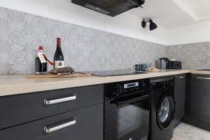 Cuisine ou kitchenette dans l'établissement Cocon à deux minutes de la mer.