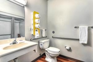 Koupelna v ubytování Motel 6-Killeen, TX