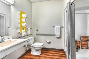 Koupelna v ubytování Motel 6-Killeen, TX