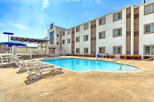 Bazén v ubytování Motel 6-Killeen, TX nebo v jeho okolí