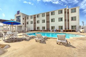 Bazén v ubytování Motel 6-Killeen, TX nebo v jeho okolí