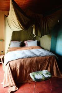 A bed or beds in a room at LOS ENAMORADOS