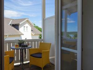 a balcony with a table and chairs on a balcony at Wohnpark Stadt Hamburg Whg Seeluft 29A in Binz