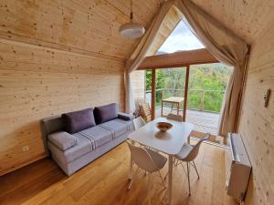 Posezení v ubytování GoLife Center Glamping