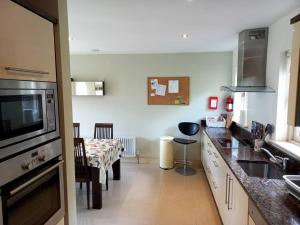 Gallery image of Home with views on the bay in Greenane