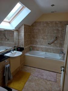 Gallery image of Home with views on the bay in Greenane