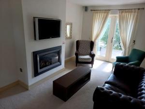 Gallery image of Home with views on the bay in Greenane +6 photos