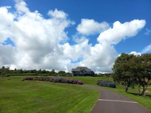Gallery image of Home with views on the bay in Greenane