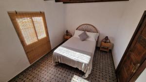 a small bedroom with a bed and a window at Casa Antonia 