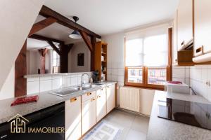 Kuchyň nebo kuchyňský kout v ubytování Au Bonheur des Anges Appartement 2 chambres avec terrasse + 6 fotografií