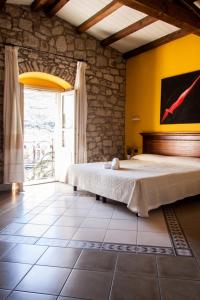 Postel nebo postele na pokoji v ubytování Corte Fiorita Albergo Diffuso