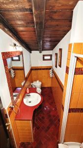 A bathroom at Ruggero House