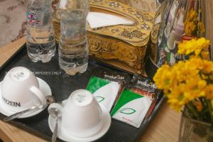 Příslušenství pro přípravu čaje a kávy v ubytování The Silk Grand Premium Hotel & Spa - In Hanoi Old Quarter + 23 fotografií