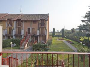 a balcony of a building with stairs and a yard at Apt Il Barcone - Gardagate in Sirmione