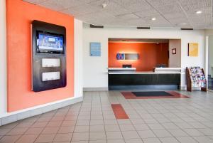 Ο χώρος του λόμπι ή της ρεσεψιόν στο Motel 6-Mount Pleasant, TX