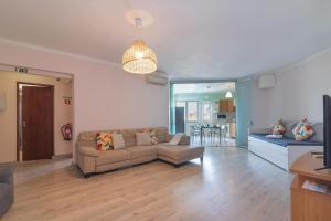 Χώρος καθιστικού στο Patio da Rocha - Silhueta Citadina