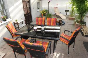 a table and chairs with a dog sleeping on a patio at Ferienhaus Geli 4 in Kröslin