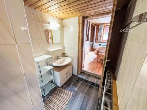 Kúpeľňa v ubytovaní Apartment Helmreich-3 by Interhome