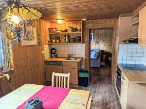 Kuchyňa alebo kuchynka v ubytovaní Apartment Helmreich-3 by Interhome