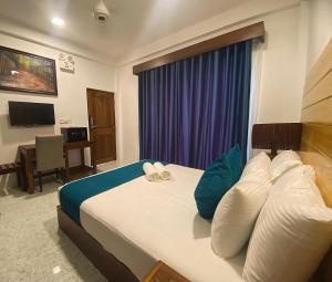 Ένα ή περισσότερα κρεβάτια σε δωμάτιο στο Trinco Beach Resort