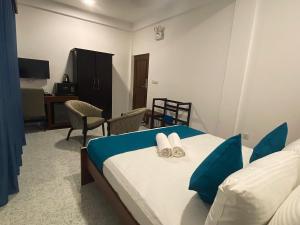 Ένα ή περισσότερα κρεβάτια σε δωμάτιο στο Trinco Beach Resort